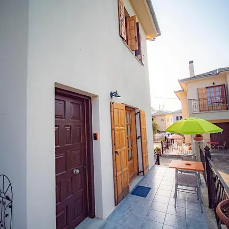 Orange House For Big Families In - Delicious Apartman