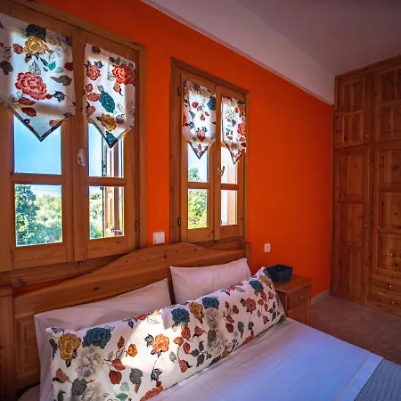 Orange House For Big Families In - Delicious Apartman Damúhari