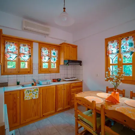 Orange House For Big Families In - Delicious Damúhari