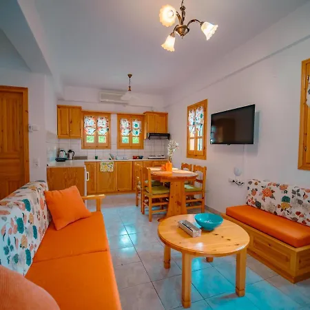 Apartment Orange House For Big Families In - Delicious Damouchari