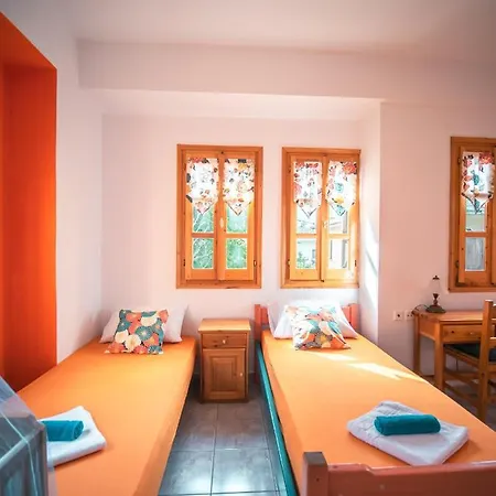 Orange House For Big Families In - Delicious Apartman