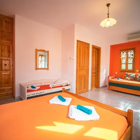 Orange House For Big Families In - Delicious * Damúhari