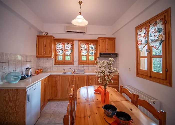 Apartment Orange House For Big Families In - Delicious Damouchari