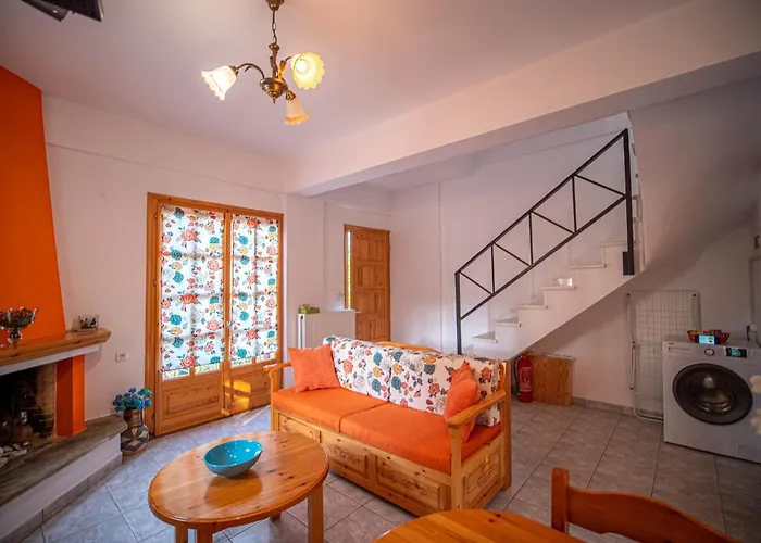 Orange House For Big Families In - Delicious Apartment