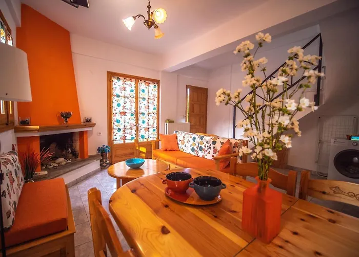 Orange House For Big Families In - Delicious Apartment