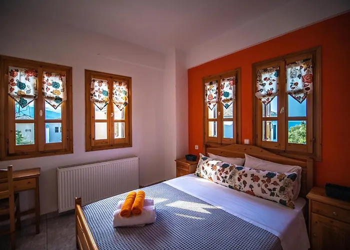 Orange House For Big Families In - Delicious Apartment