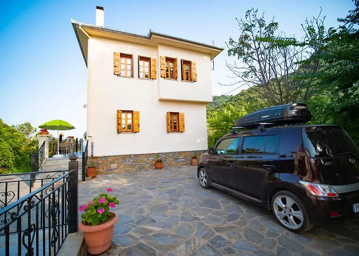 Orange House For Big Families In - Delicious Apartment